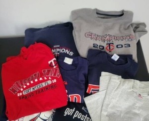 lot 68E image: Retro Minnesota Twins T-Shirt Collection - 2000s - XL