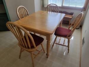 lot 7 image: Wonderful Blonde Farmhouse Dining Set