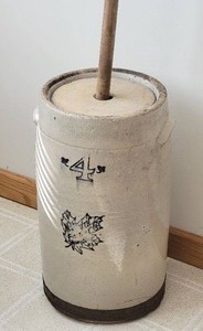 lot 6 image: Vintage Monmouth Pottery Co. Earthenware Butter Churn - #4