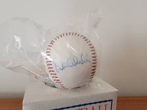 lot 4A image: AUTOGRAPH Baseball by Twins Player and Broadcaster DAN GLADDEN