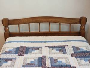 lot 57 image: Darling Rustic Farmhouse Twin Bed Set