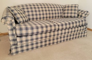 lot 95 image: Fantastic Sleeper Sofa by LA-Z-BOY