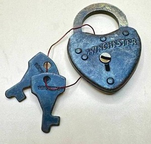 Winchester Heart Lock with 2 Keys