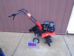 lot 102 image: Front Tine roto tiller. Briggs & Stratton motor. Looks lightly used. Tested & works. As shown.
