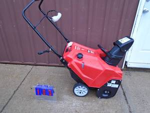lot 103 image: Troy Bilt 21 snow thrower. Looks nearly new. Has a crack in plastic. Tested & works. As shown. THIS ITEM HAS A RESERVE.