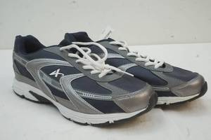 Athletic shoe