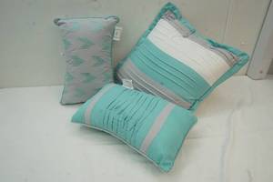 Chic Home Design pillows