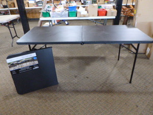 2 Folding Tables