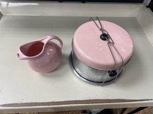 Vintage Cake Holder, Oven Proof pin...