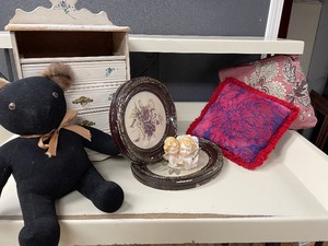 Antique Childs Chest, Pillows, Ant...