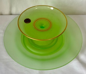 Vintage  Cambridge Glass Green Satin Uranium 2-Pc Cheese & Crackers Set w Original Label