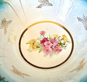 Lovely Vintage Lily Mold Bowl