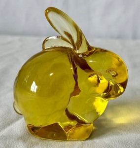 Fenton Yellow Glass Rabbit