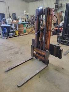 3-Stage Forklift Mast with 3-Point Hitch - 42 Forks - Quick Connect Hydraulic Fittings