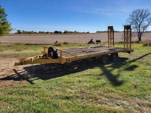 1987 Tandem Axle Deck Over Equipment Trailer - 16 bed with 4 Beavertail