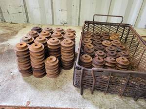 (125) Cast Iron 2.50 Pulleys