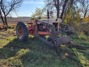 1960 CASE Case-O-Matic 830 Series Diesel Tractor with OLIVER Loader and Forks - Currently Not Running - Serial No. 8160474 - Sequential Serial Number with the tractor in Lot 501