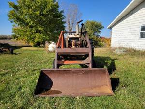 1960 CASE Case-O-Matic 830 Series Diesel Tractor with DU-AL Loader - Serial No. 8160473 - Sequential Serial Number with the tractor in Lot 503 - SEE VIDEO