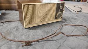 Vintage Zenith Solid State Radio