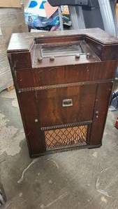 Mid-Size standing Crosley Radio Unit