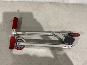 lot 216 image: Razor A Kick Scooter for Kids