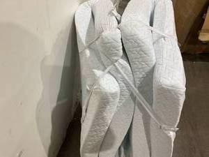 lot 102 image: White Mattress Topper - Queen Size