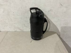 lot 367 image: UNDER ARMOUR 64 oz Black Playmaker Sport JugWater Bottle with Handle