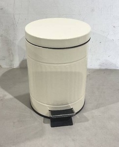 lot 269 image: Small Wastebasket - Glossy White