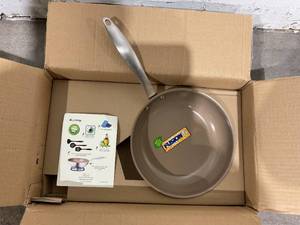 lot 172 image: Duxtop 9.5 Ceramic Non-stick Frying Pan
