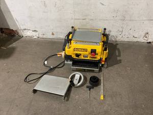 lot 36 image: DEWALT 13 inch Two Speed 20,000 RPM Motor 3-Knife for Larger Cuts Thickness Planer