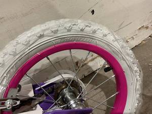 lot 91 image: JOYSTAR 14 Petal Girls Bike - Purple