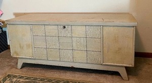 lot 7 image: Vintage Furniture MCM 1950s LANE Pedestal Cedar Chest with Key...