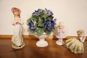 lot 62 image: Collectible Vintage Figurines Lefton Pinkie KW387 Italy Floral Bouquet Sisters & Best Friends Etc