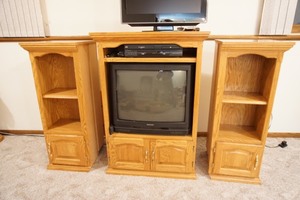 lot 13 image: Furniture Vintage Solid Oak Entertainment Storage Display 3-Piece Book Shelf