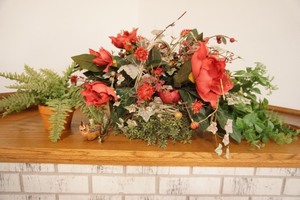 lot 72 image: Home DeCor Floral Centerpiece Etc.