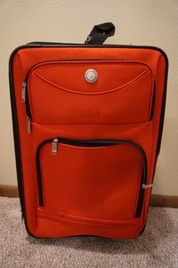 lot 78 image: Luggage TRAVELERS CLUB Red Large Pull Behind and Carry-on Shoulder Bag