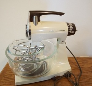 lot 10 image: Antique Sunbeam MixMaster