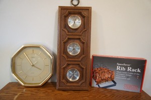 lot 93 image: Housewares Clock Weather Station Rib Rack