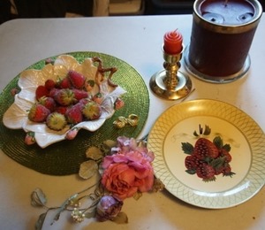 lot 99 image: Home DeCor Strawberries