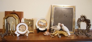 lot 45 image: Home DeCor Picture Frames, Quartz Brass Carriage Clock, Figurines, Souvenir Plates Vintage South Dakota Etc