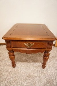 lot 12 image: Furniture MCM Mid-Century Modern Solid Oak End-Table Side-Table with Drawer
