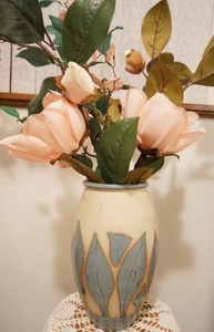lot 70 image: Collectible Pottery Vase
