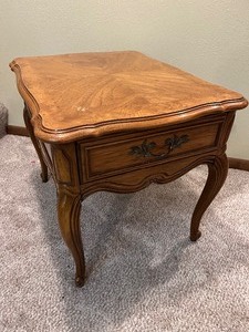 lot 15 image: Furniture Antique Vintage Thomasville Side-Table End-Table with Drawer