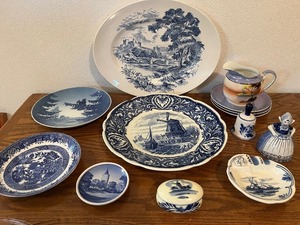 lot 19 image: Collectible Delfts Enoch Wedgewood Countryside Denmark Holland Delffs Blue White DeCor Ashtray Plates Bell Lustrerware Creamer Saucers