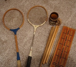 lot 40 image: Vintage Hobby Games Drum Sticks 1987 Cribbage Board, Badminton Rackets, Miniature Wood Louisville Baseball Bat & Grain Belt Brown Glass Mug