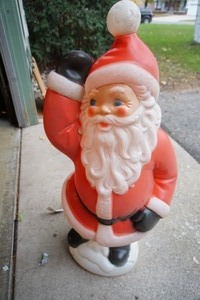 lot 135 image: Holiday DeCor Santa Blow Mold with Light Intact.