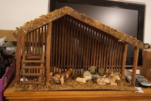 lot 142 image: Holiday Vintage Creche Stable Manger Figurines Etc...