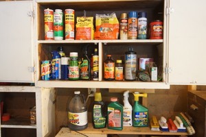lot 121 image: Lawn and Garden Food, Insecticides Etc...