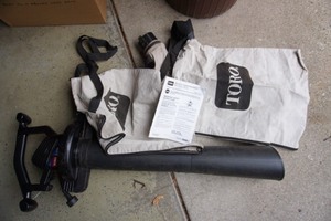 lot 32 image: Lawn Equipment Toro Electric Leaf Super BlowerVacuum...