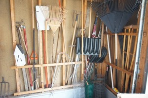 lot 35 image: Garage, Lawn & Garden Tools Rakes Hoe Broom Shovel Etc...
